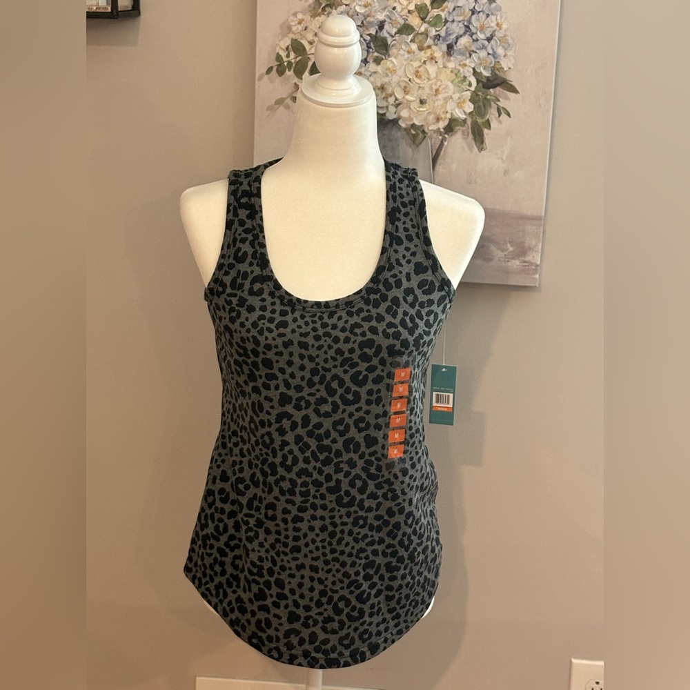 🖤🩶 BRAND NEW WITH TAGS! Wake and Wear Cheetah Print Top🐆🖤🩶 Size Medium